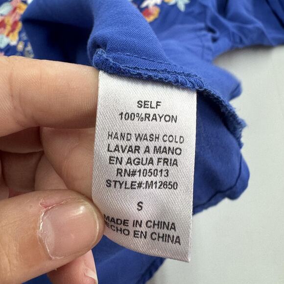 Andree by Unit Blouse Womens Small Blue Embroidered Floral Boho Rayon Tunic Top - Picture 4 of 6